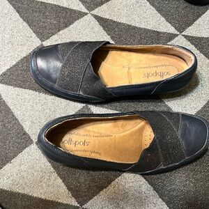 Good condition softy comfortable shoes size 7W